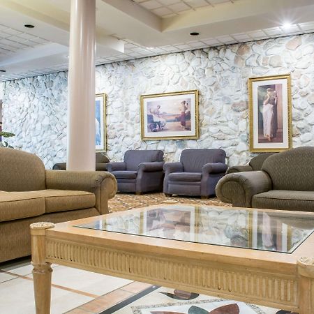 Quality Inn & Suites Palm Island Indoor Waterpark Батавия Экстерьер фото